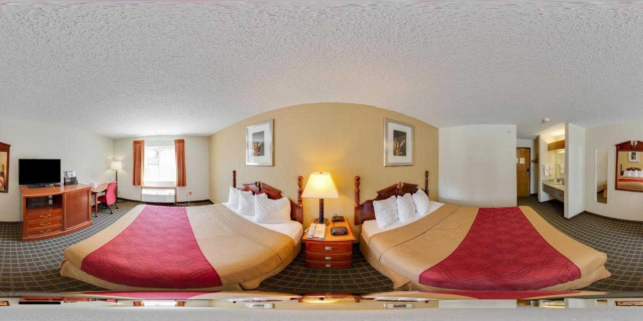 Rodeway Inn Cedar Rapids Esterno foto