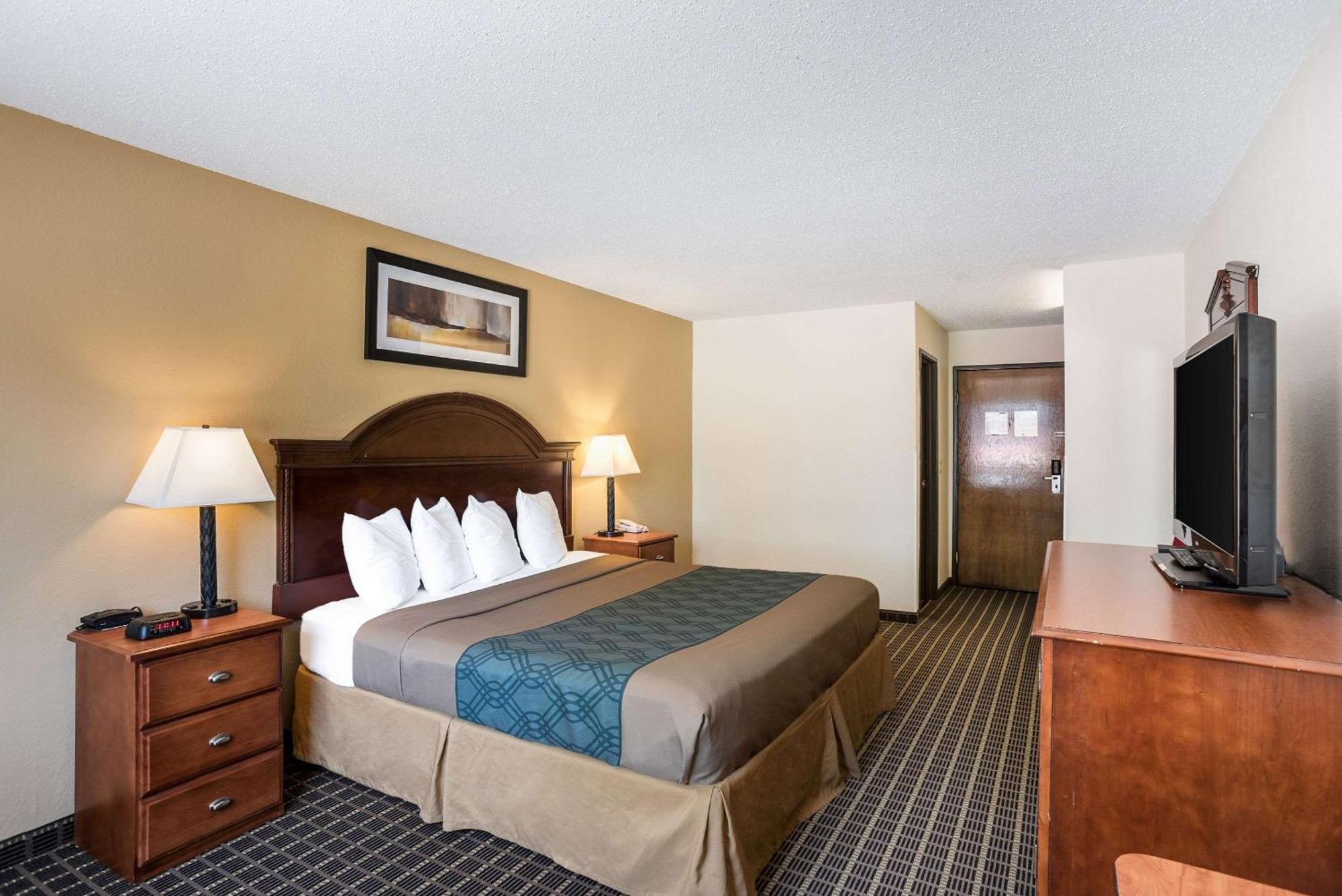 Rodeway Inn Cedar Rapids Esterno foto