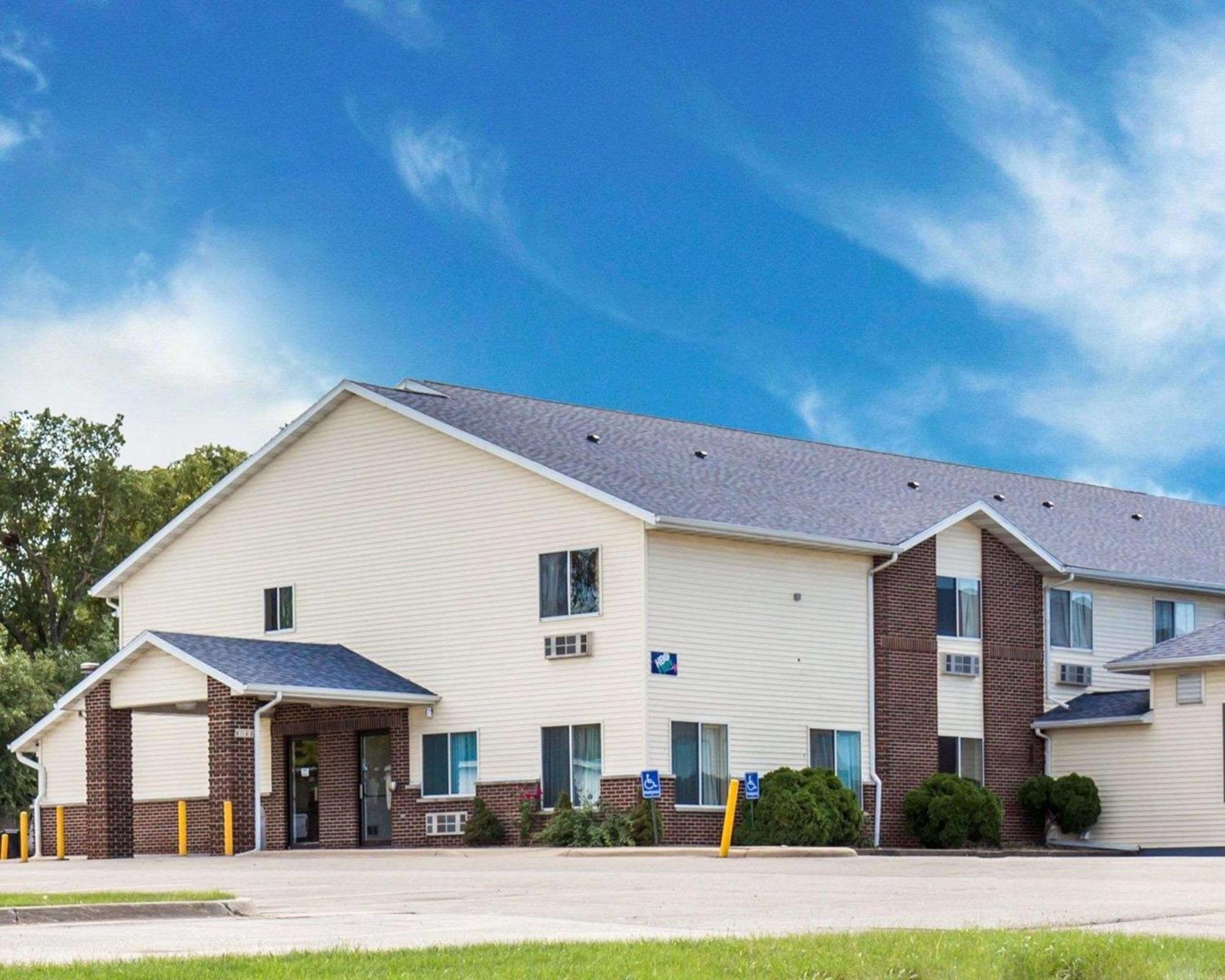 Rodeway Inn Cedar Rapids Esterno foto