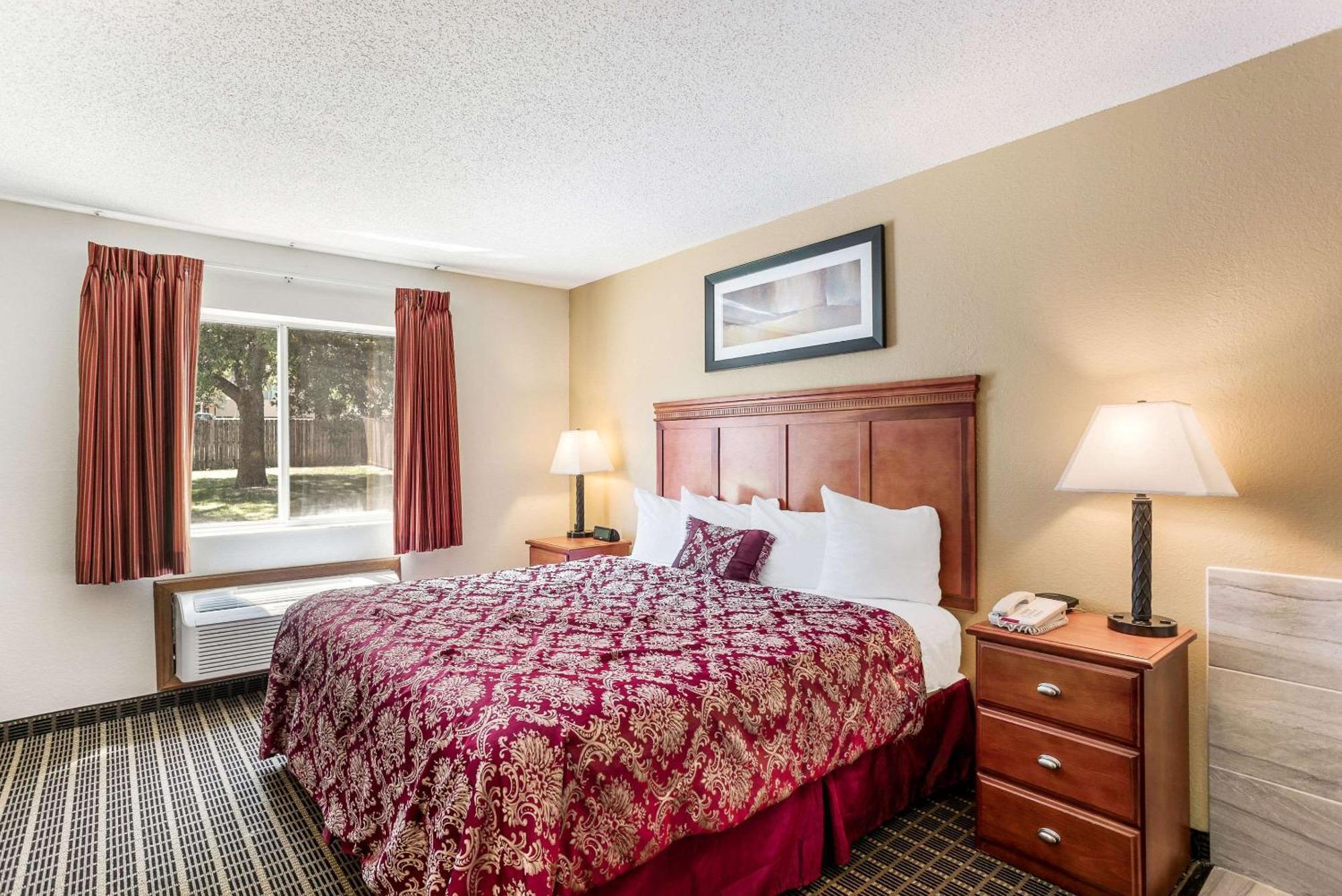 Rodeway Inn Cedar Rapids Esterno foto