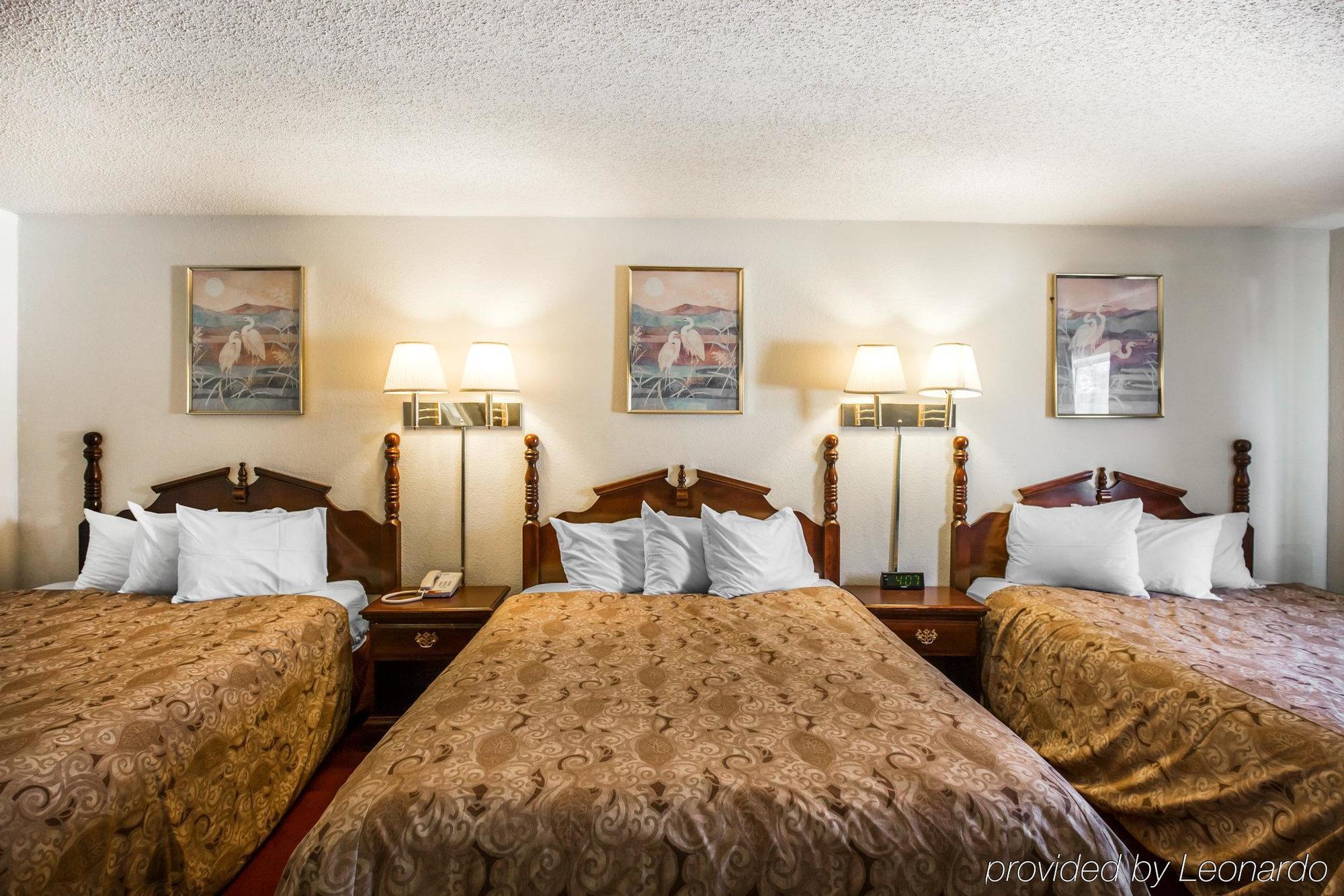 Rodeway Inn Cedar Rapids Esterno foto