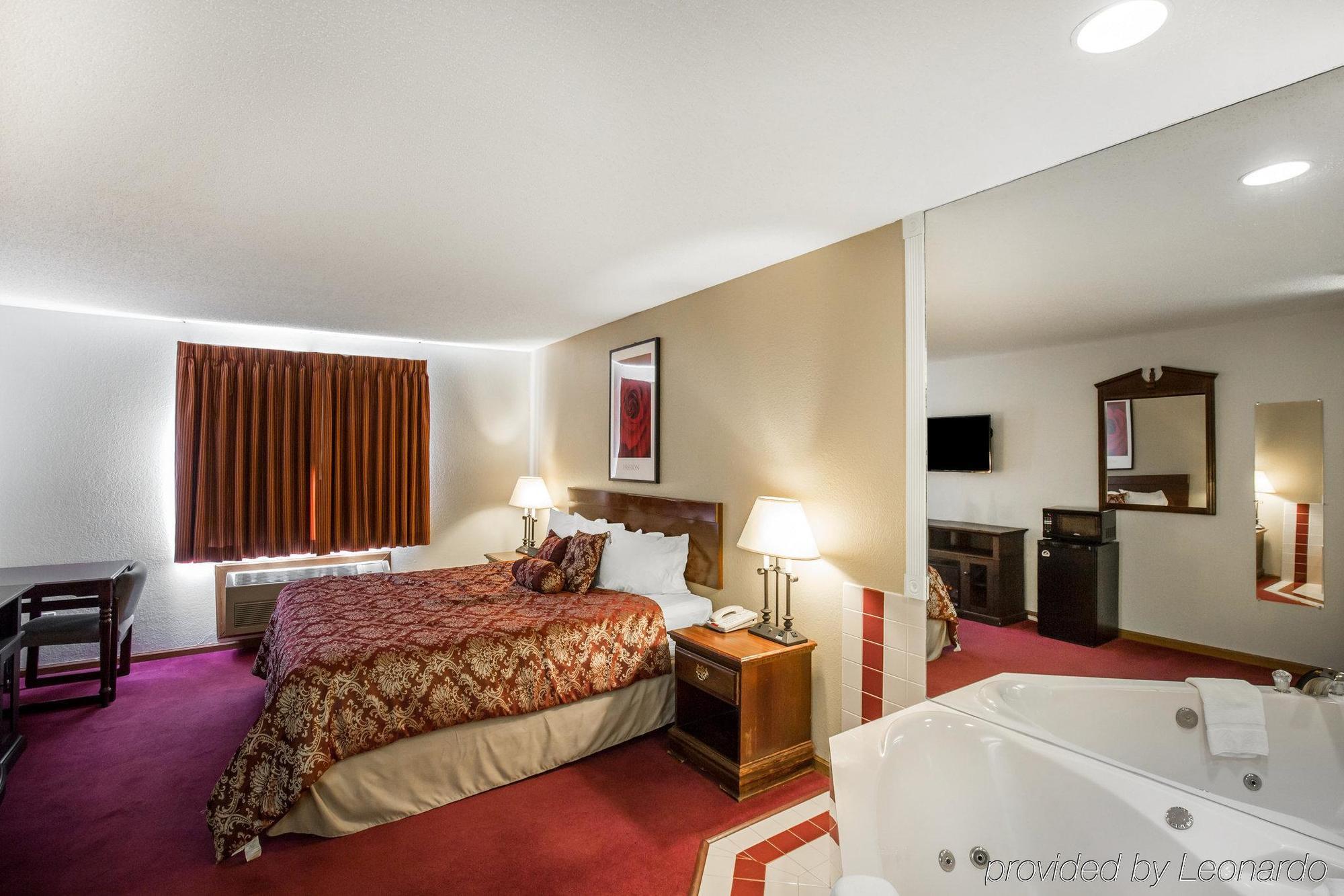 Rodeway Inn Cedar Rapids Esterno foto