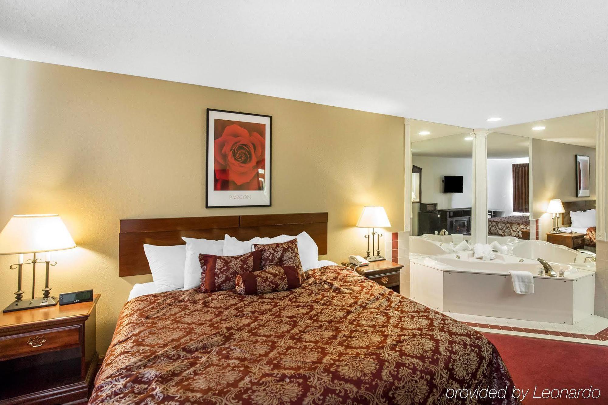 Rodeway Inn Cedar Rapids Esterno foto