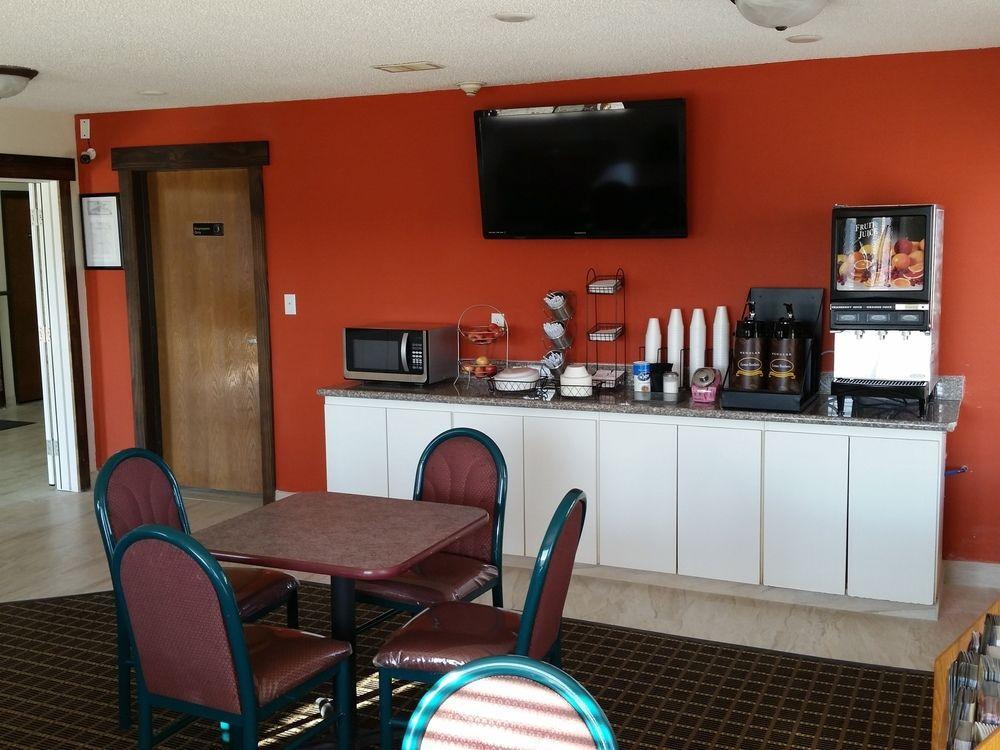 Rodeway Inn Cedar Rapids Esterno foto